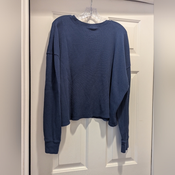 Life Is Good Women's Crop Long Sleeve "Peace" Henley Navy‎ Blue Base Layer XXL - Picture 2 of 8